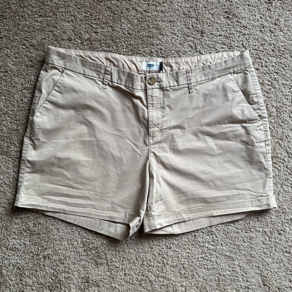 OLD NAVY Khaki 5" Women's Shorts - SIZE 16